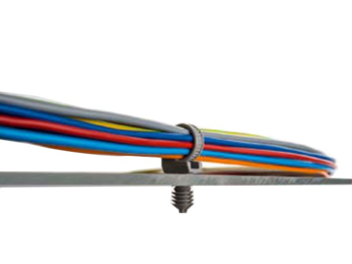 插入嵌板后防止電線束扭轉的橢圓孔專用